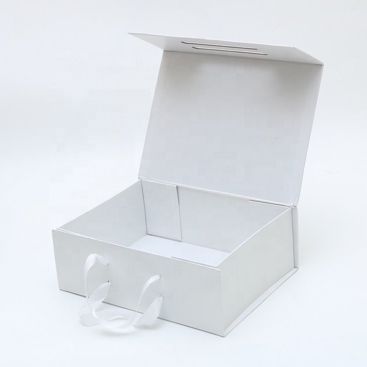 Custom Cardboard Paper White Magnet Gift Packaging Box With Magnetic Closure Lid