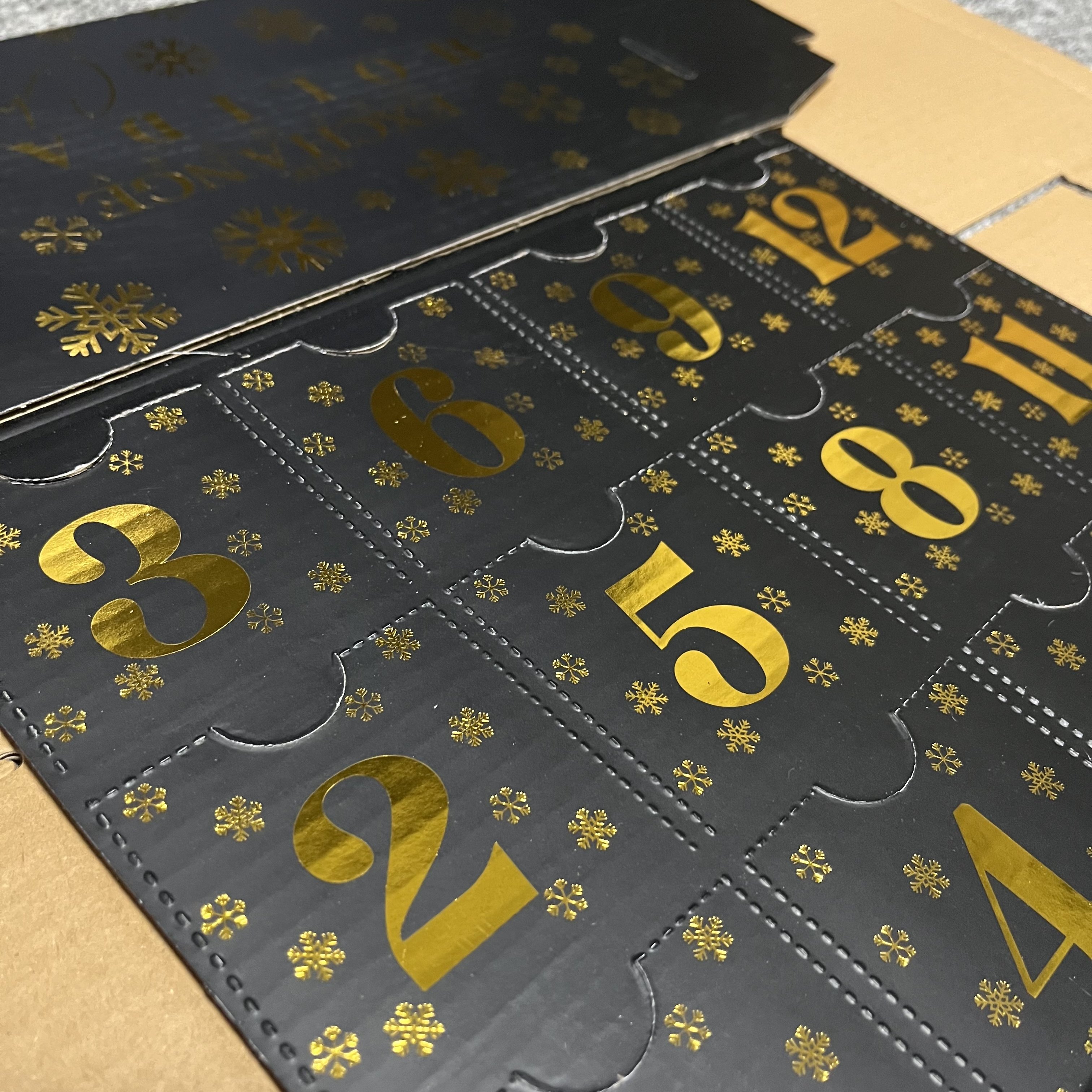Free Sample Custom Gold Foil Stamp Beer Advent Calendar Box Beer Corrugated Box With Insert For Juice Wine Holidays Promotion