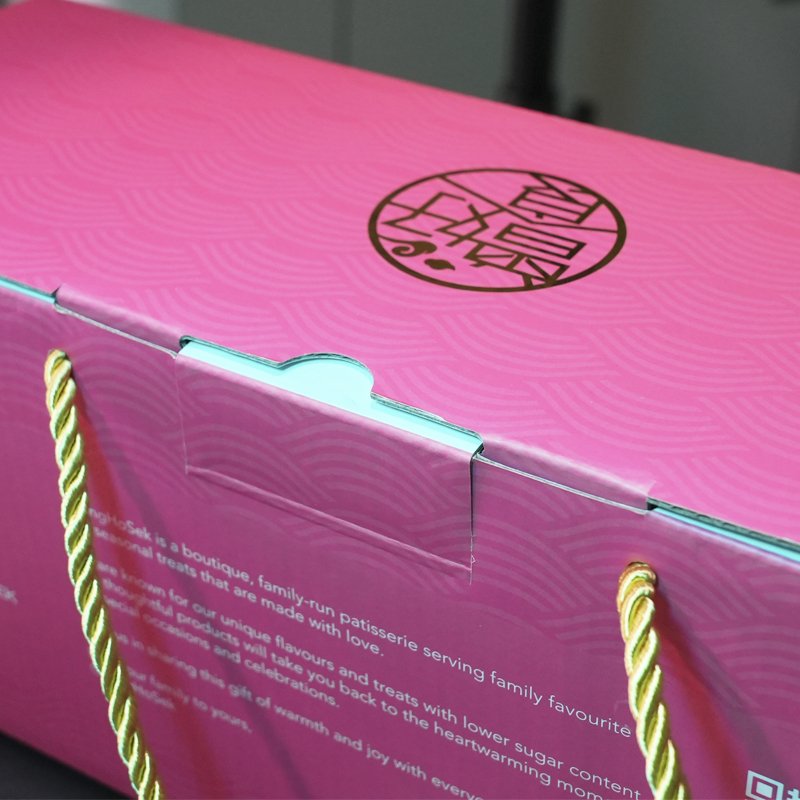 Gift Box Custom Hot Sale Logo Printing Corrugated Board Gift Packaging Paper Box with handle