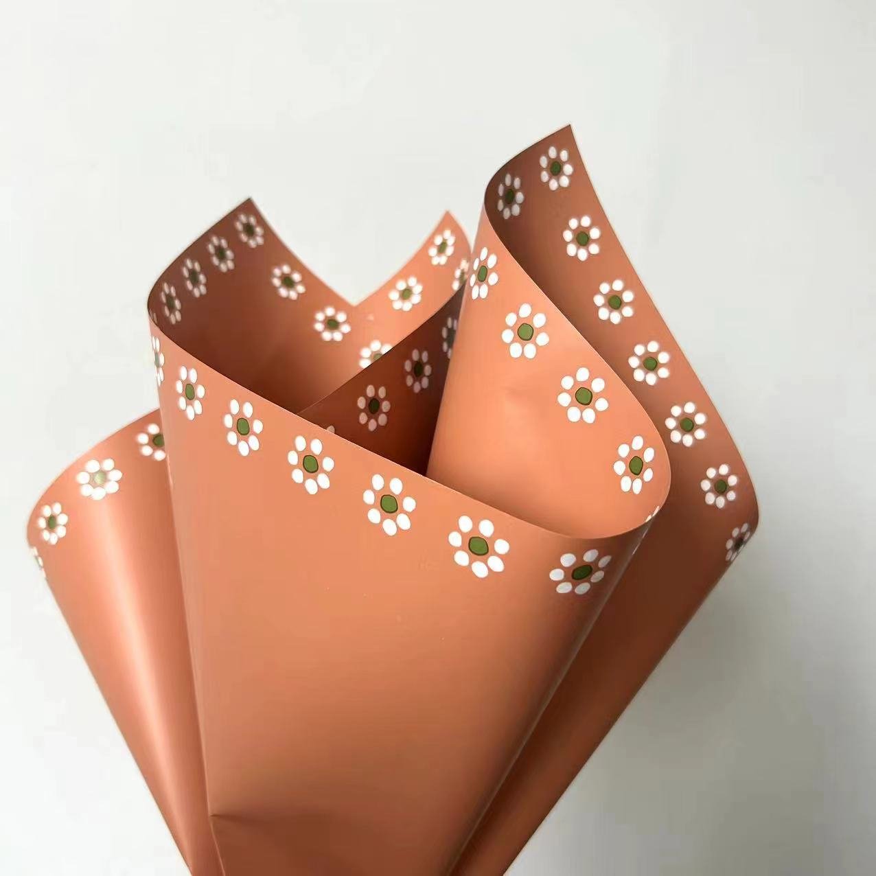 Hot new flower wrapping paper waterproof double-sided printing small daisy florist bouquet supplies brown pink purple burgundy