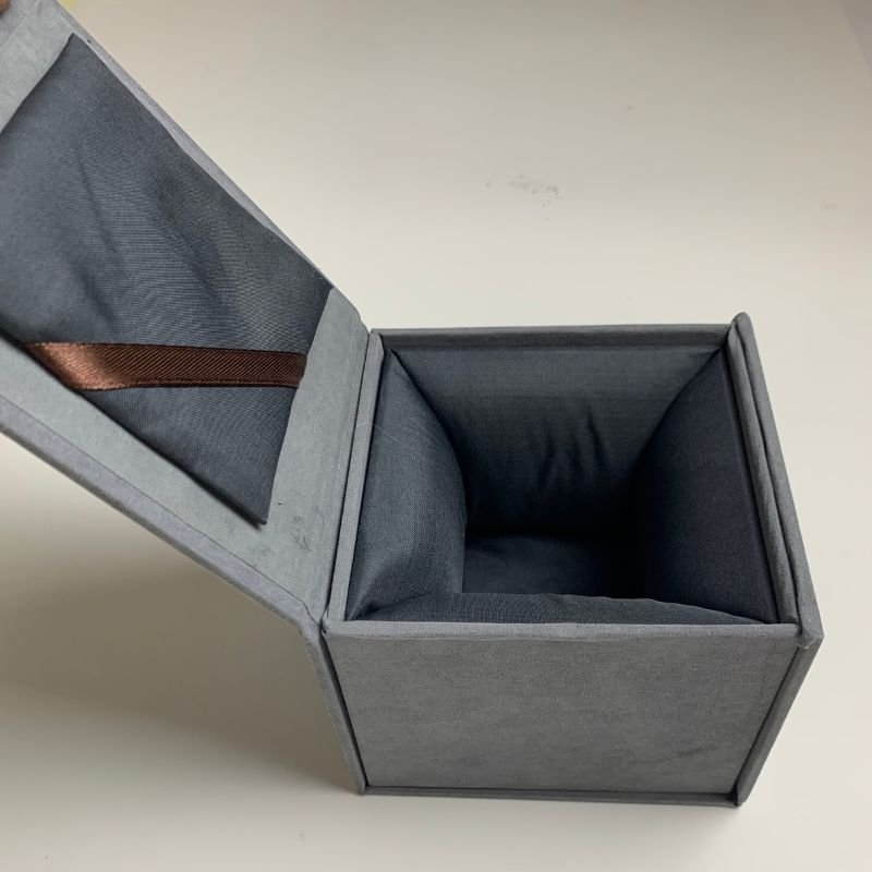 Hot Sale Custom Logo Cardboard Paper Luxury Packaging For Present Foldable Card Folding With Lid Closure Gift Box