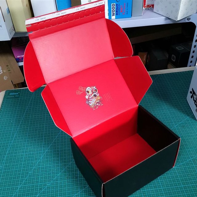 Customized Red Airplane Box Large UV Printed Logo Kraft Paper Tearing Carton Body-Shaping Clothing Bag Corrugated Paper Box