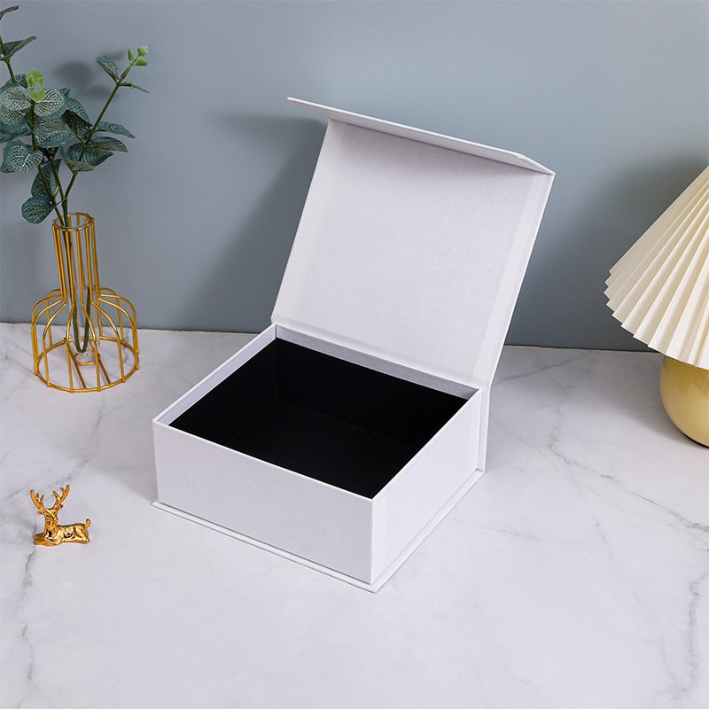 Custom Logo Luxury Rigid Cardboard Cosmetic Packaging Box Paper Magnet Gift Box With Foam Insert