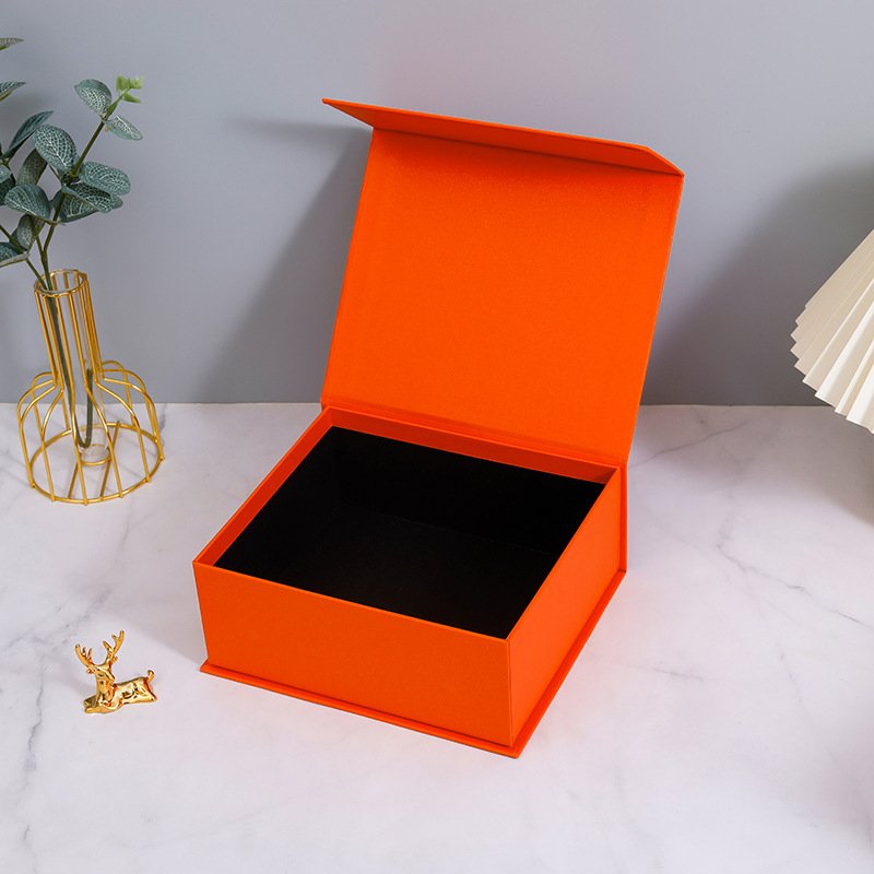 Custom Logo Luxury Rigid Cardboard Cosmetic Packaging Box Paper Magnet Gift Box With Foam Insert