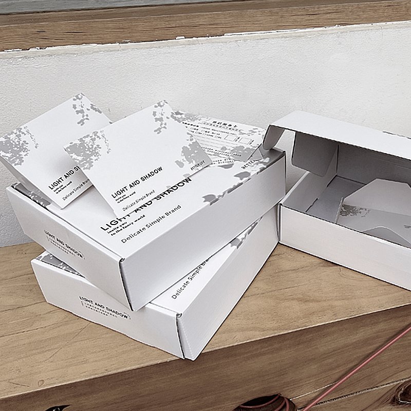 Custom Gift Paper Box Corrugated Board Flying Machine Logo Printed for Clothing Store Express Jewelry Packaging and Watch Use