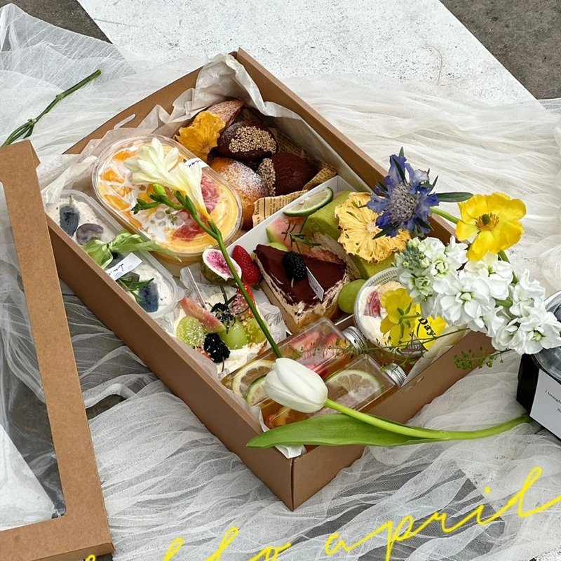 Jewelry Paper Boxes Food Fruit Corrugated Picnic Takeout Box With Clear Plastic Windows Lunch Box For Cakes