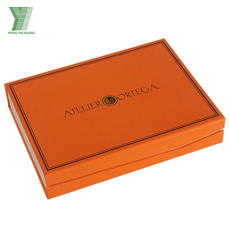 Christmas Gift Paper Packaging Chocolate Gift Box Packaging Magnetic Paper Box with Tracing Paper and Plastic Tray