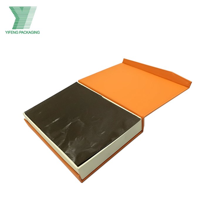 Christmas Gift Paper Packaging Chocolate Gift Box Packaging Magnetic Paper Box with Tracing Paper and Plastic Tray