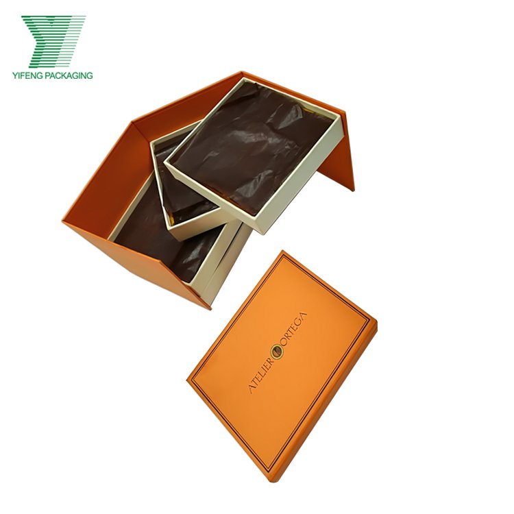 Christmas Gift Paper Packaging Chocolate Gift Box Packaging Magnetic Paper Box with Tracing Paper and Plastic Tray
