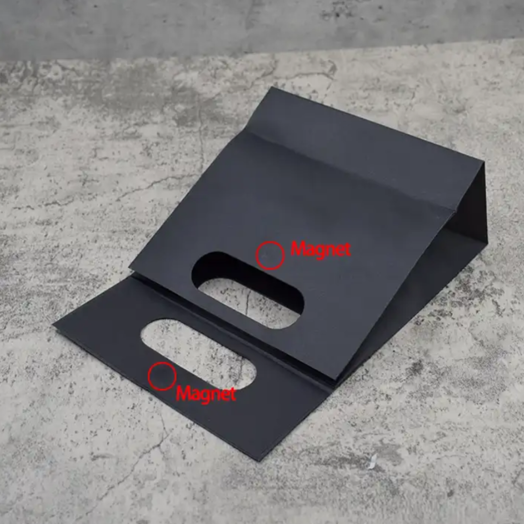 Black Kraft Paper Bag With Die Cut Handle for Cosmetics Wholesale Custom Printed High Quality Thank You Gift Bag