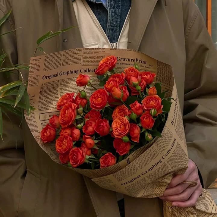 JOYWOOD Cowhide colored English newspaper packaging paper kraft paper fresh flower bouquet English letter paper wholesale