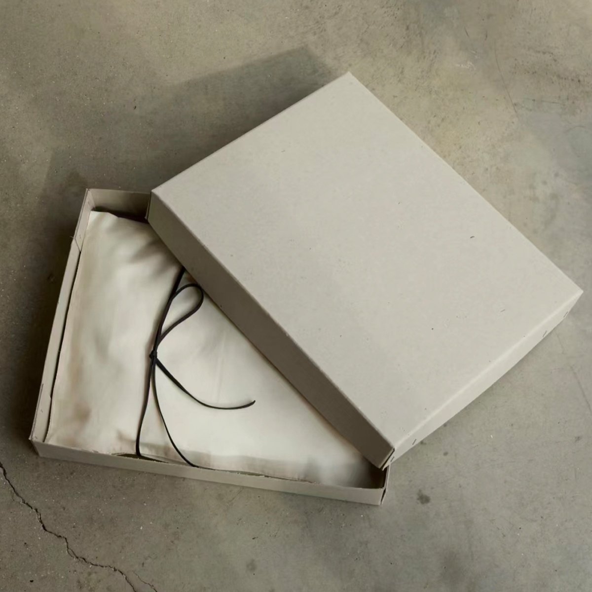 Custom Printed Logo Small Cheap Folding Paper Carton Box For T-Shirt Packaging Eco-Friendly Rigid Gift Box
