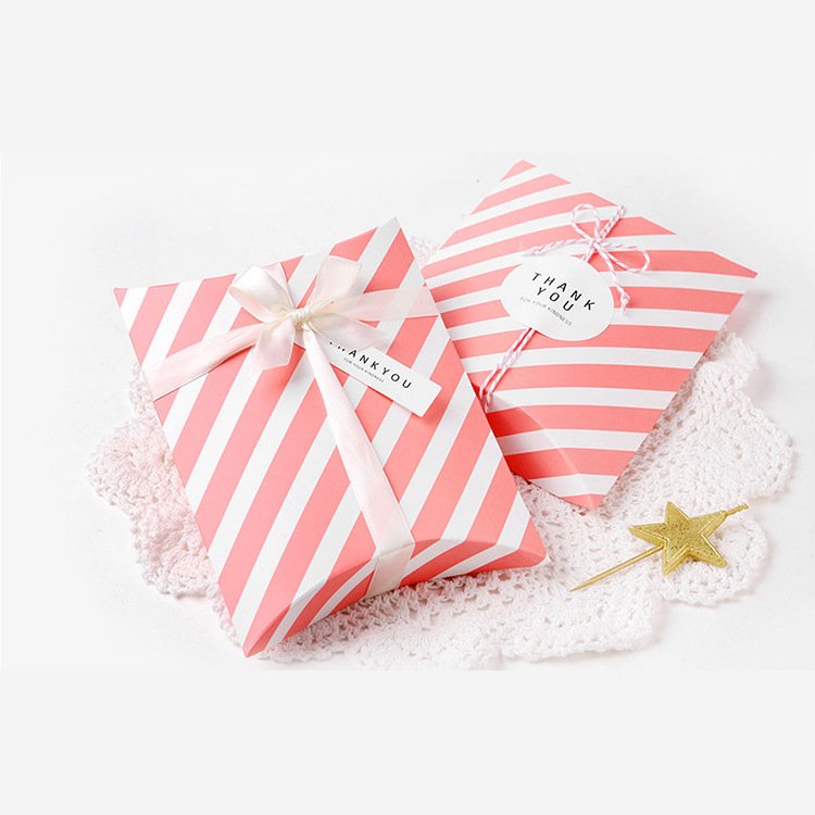 Luxury Custom Printed Paper Cardboard Pillow Shaped Wedding Party Gifts Candy Packaging Box with Customized Ribbon Art