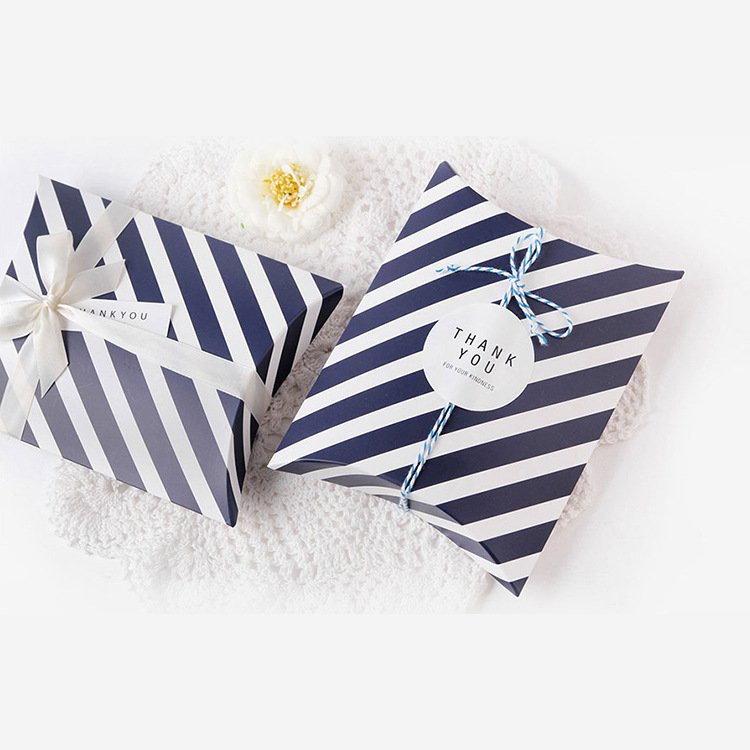 Luxury Custom Printed Paper Cardboard Pillow Shaped Wedding Party Gifts Candy Packaging Box with Customized Ribbon Art