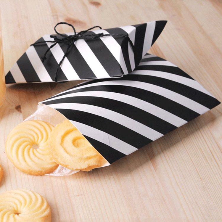 Luxury Custom Printed Paper Cardboard Pillow Shaped Wedding Party Gifts Candy Packaging Box with Customized Ribbon Art