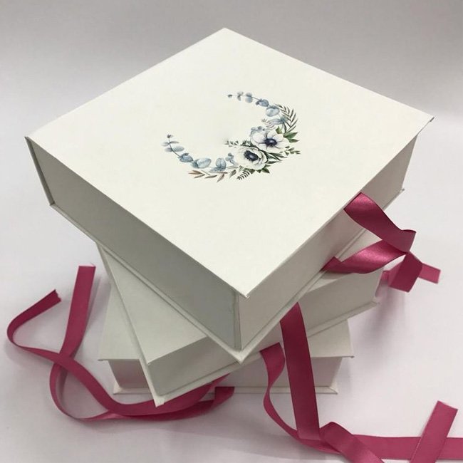 Custom luxury magnetic gift box packaging perfume cosmetics skin care eyeshadow set face cream paper folding carton