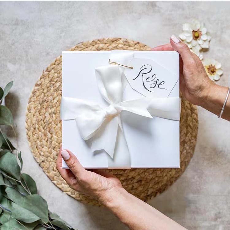China New Design Gift Packaging Paper Box Luxury Custom Hard Cardboard Foldable Gift Box