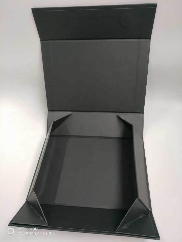 Custom Luxury White Magnetic Apparel Lingerie Packaging Gift Box for Clothes