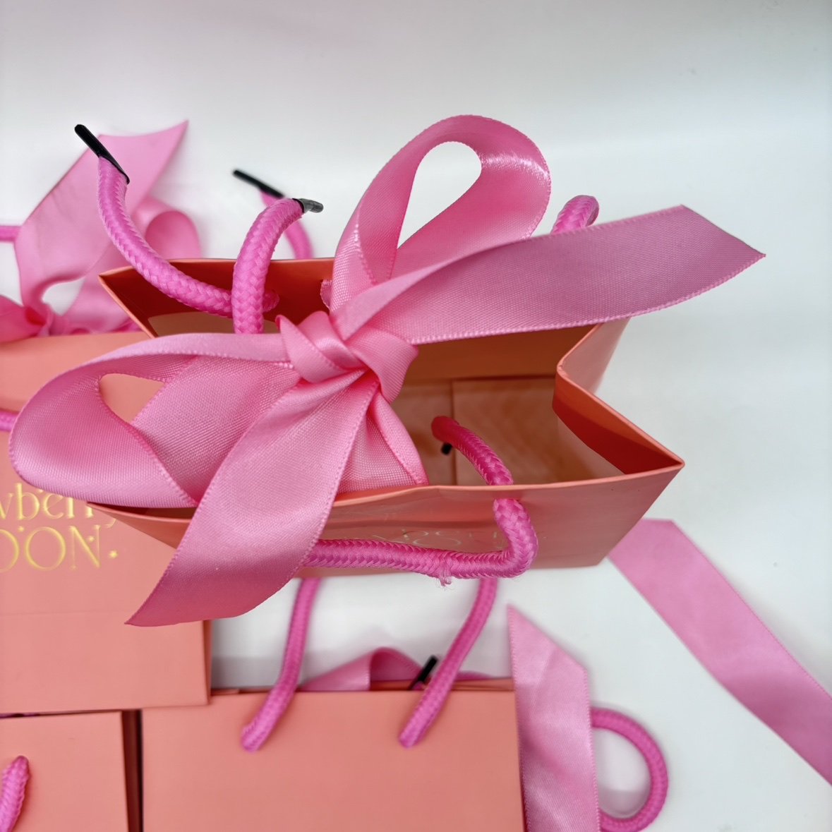 Custom LOGO Perfume Paper Bag Packaging Jewelry Gift Shopping Paper Bag Luxury Gold Foil Paper Bags Small Pink