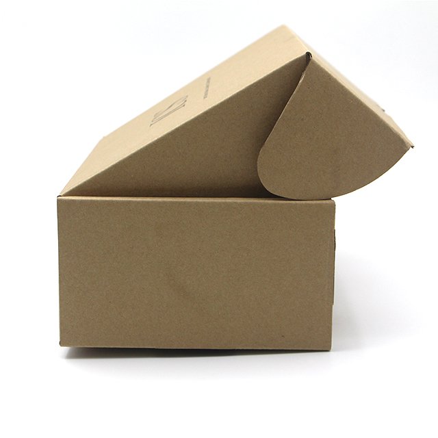 Kraft paper shipping box brown color
