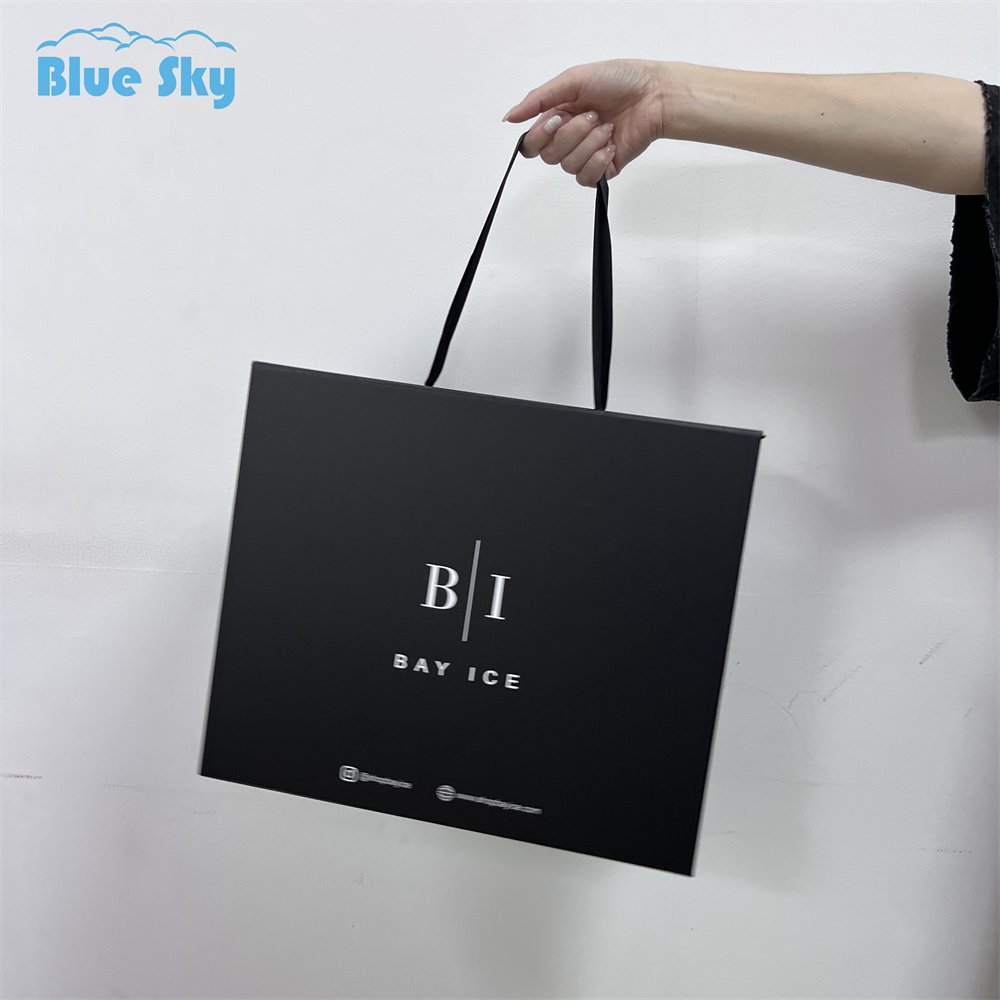 Custom Packaging Magnetic Paper Box with handle Luxury Magnetic Packaging Folding Paper Box