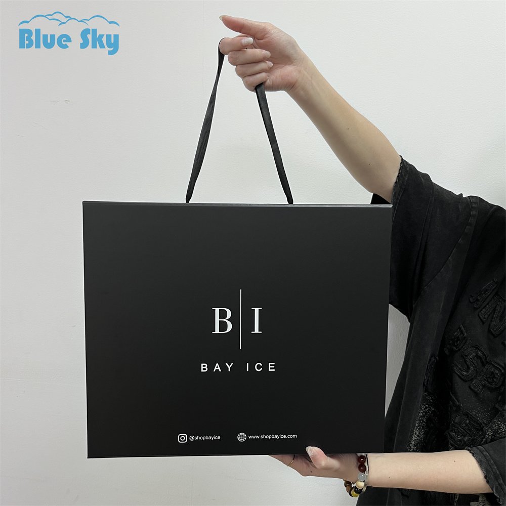 Custom Packaging Magnetic Paper Box with handle Luxury Magnetic Packaging Folding Paper Box