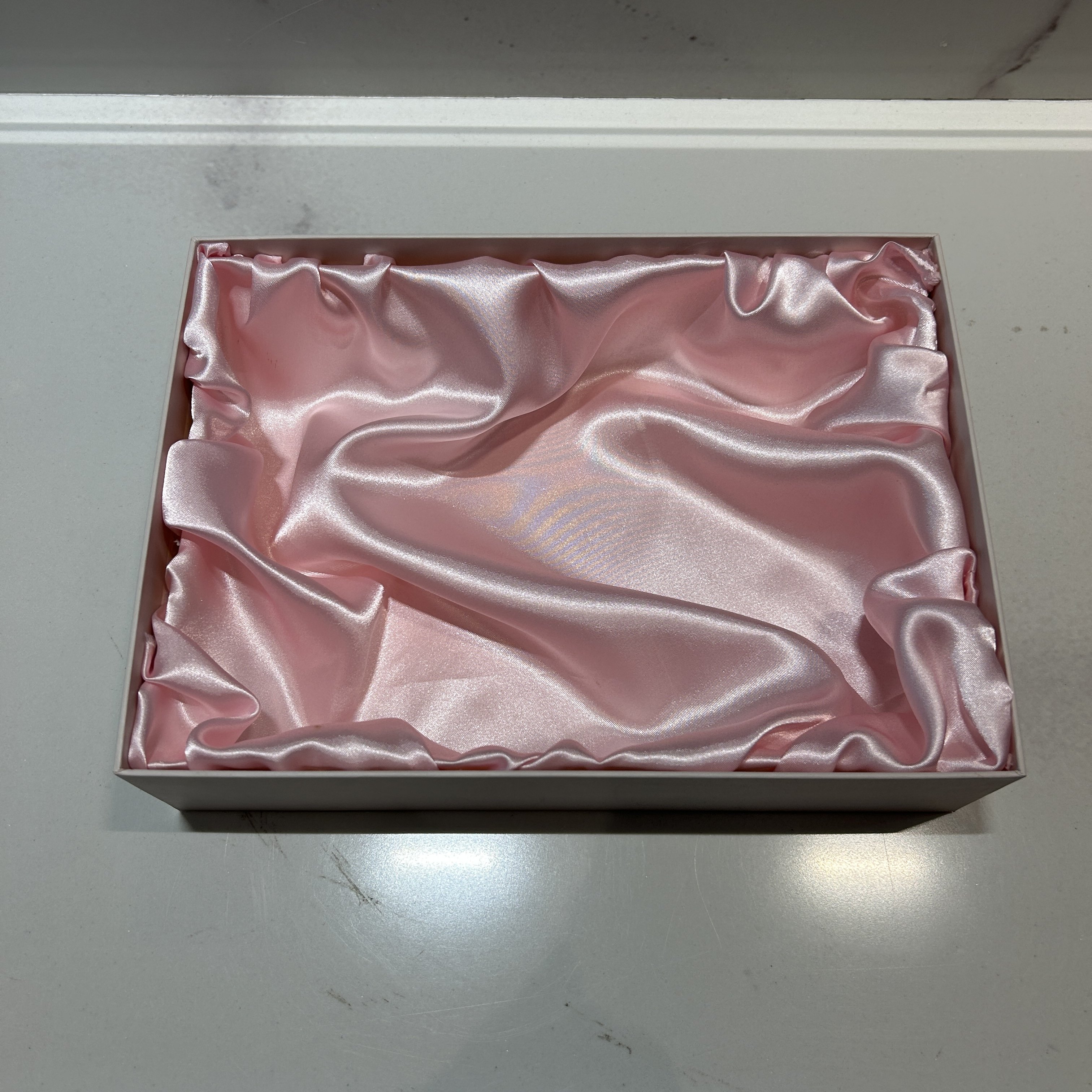 Wholesale custom logo luxury paper cardboard box clothing garment t-shirt shoes Box Packaging Gift Boxes with sponge lining