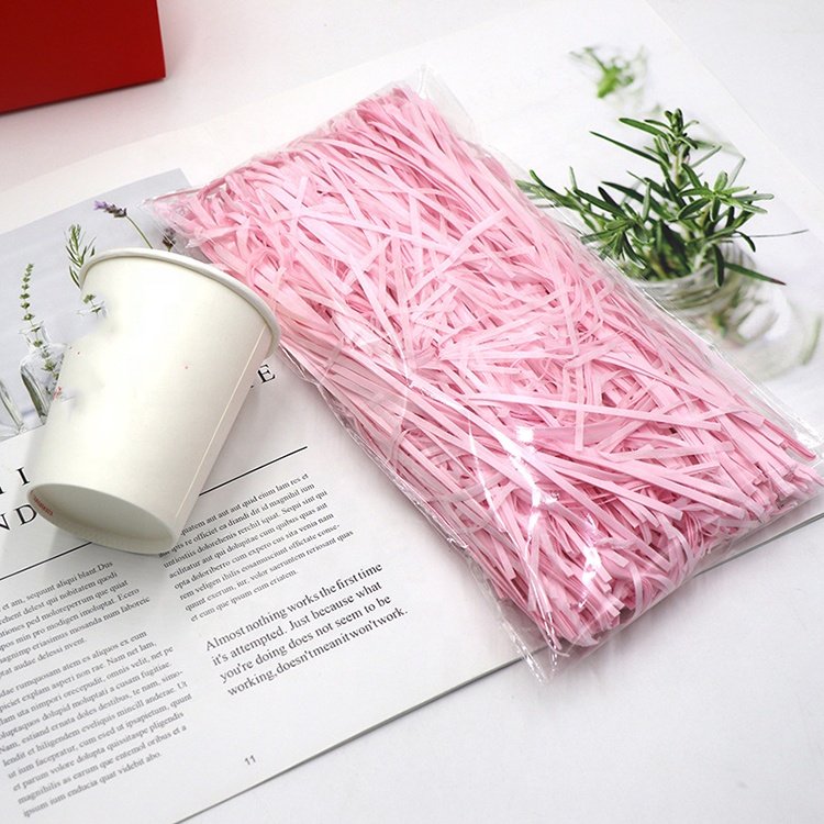 Recycled bulk baled zigzag decorative gift box black kraft crinkle tissue packing shredded paper for packaging