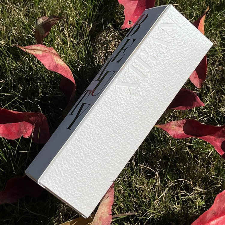 Manufacturer Direct Embossed Pearl Cardboard and Kraft Paper Box for Makeup & Skincare Sunscreen Cream Packaging