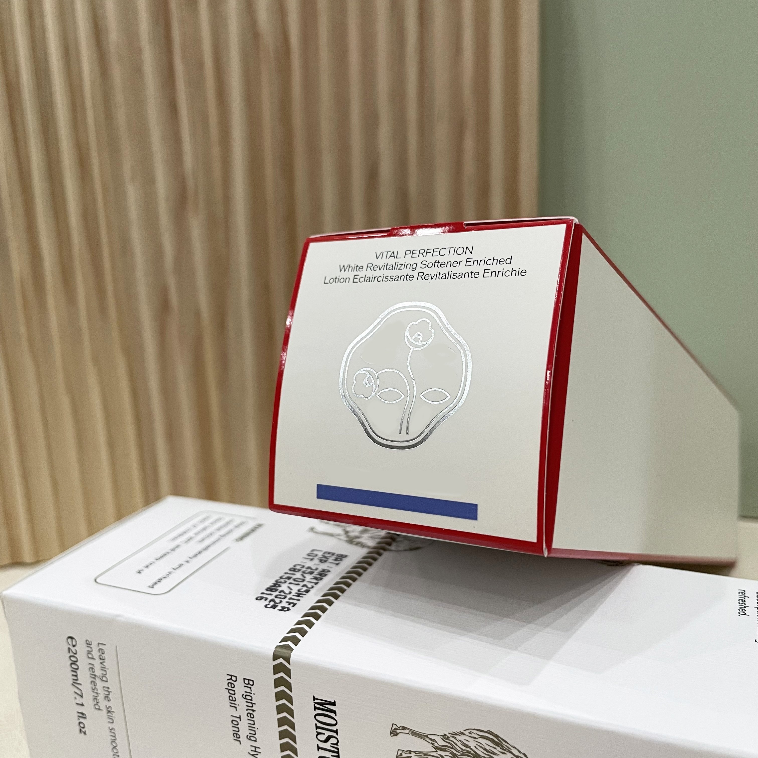 Custom luxury packaging paper box gold foil UV cosmetics box skin care candle perfume custom packaging eco friendly