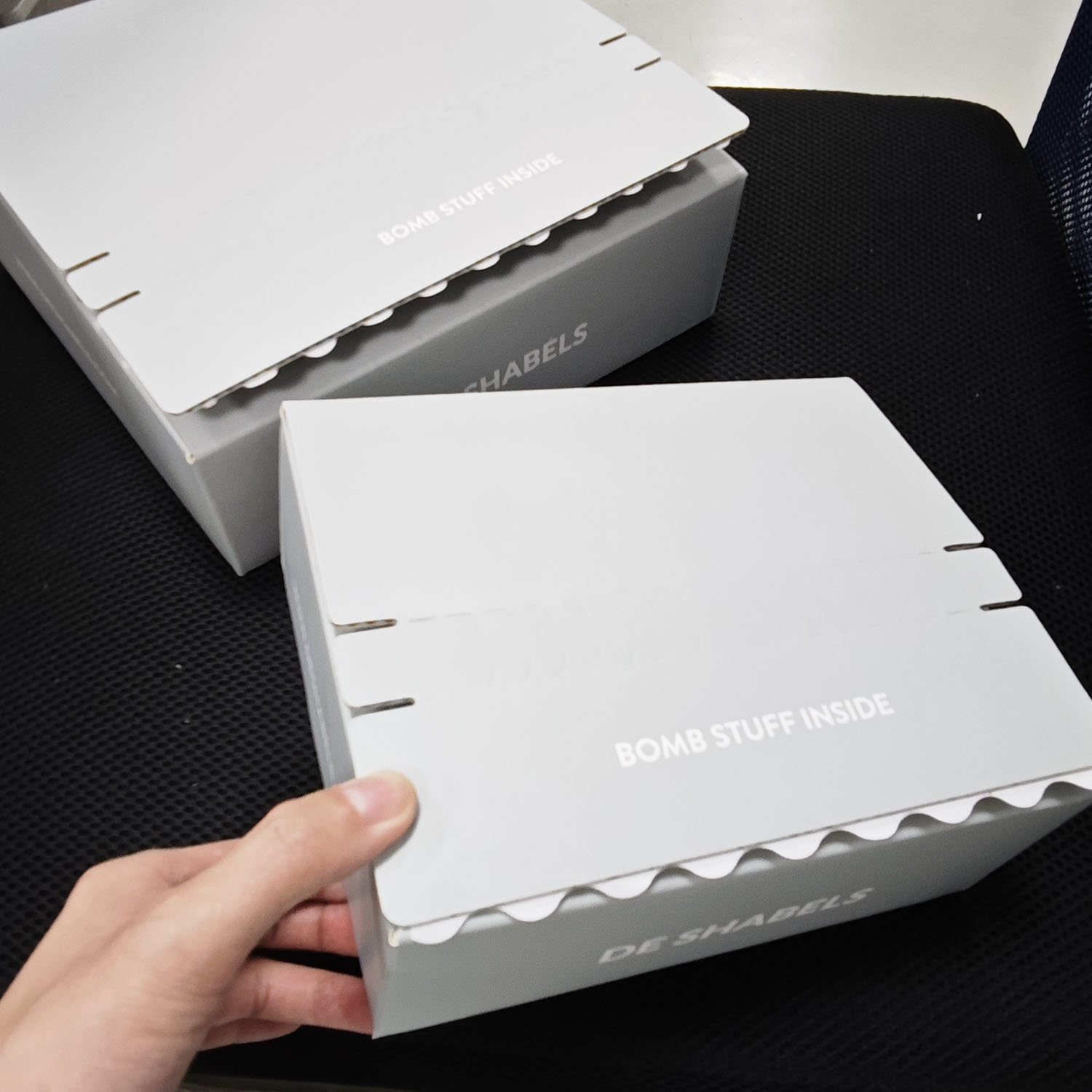 Eco-friendly custom tear-off strip express shipping box clothing packaging paper boxes