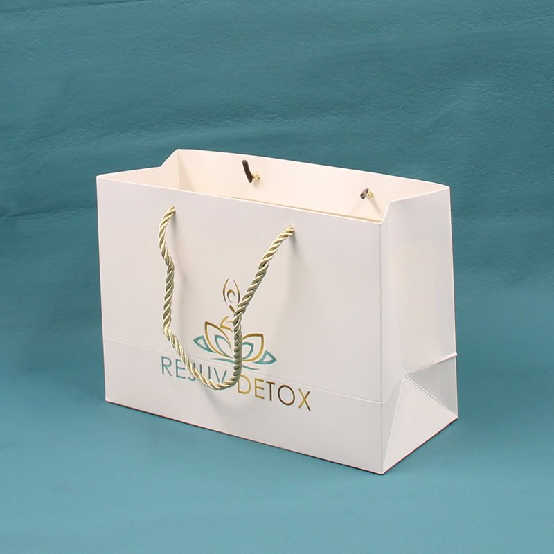 Wholesale Luxury Black Shoes Clothes Packing Paper Bags Printed Custom Logo Clothing Shopping Gift Jewelry Packaging Paper Bag