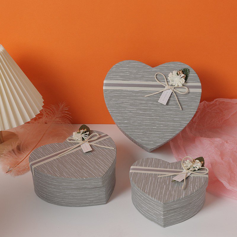 Luxury custom heart shape box gifts packaging paper box