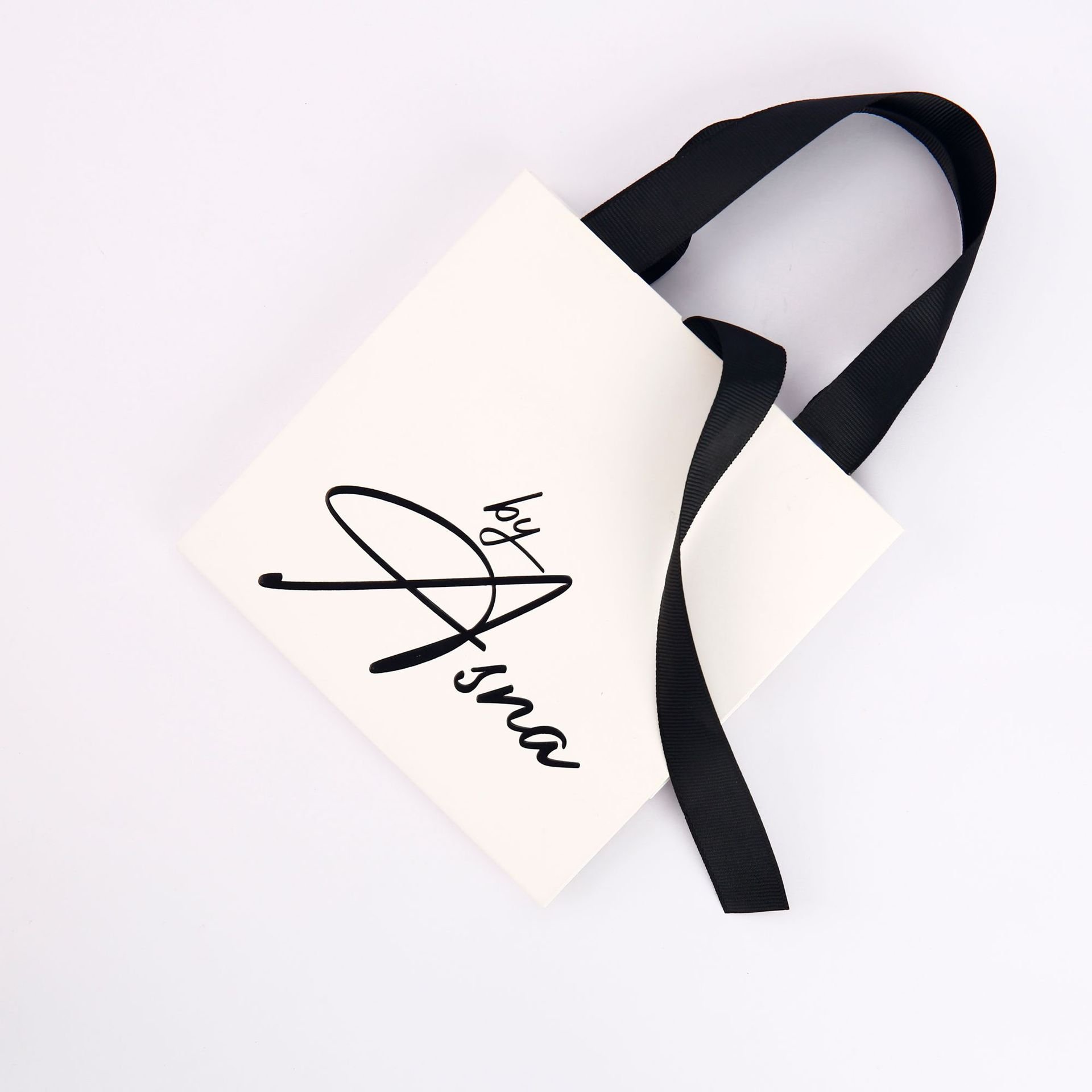 Wholesale Luxury White Shoes Clothes Packing Paper Bags Printed Custom Logo Clothing Shopping Gift Jewelry Packaging Paper Bag