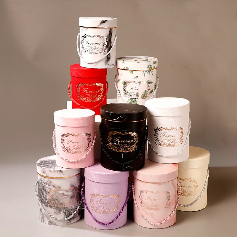 Luxury Hug Bucket Cylinder Gift Packaging Box Portable Round Tube Flower Gift Box with Lid and Handle
