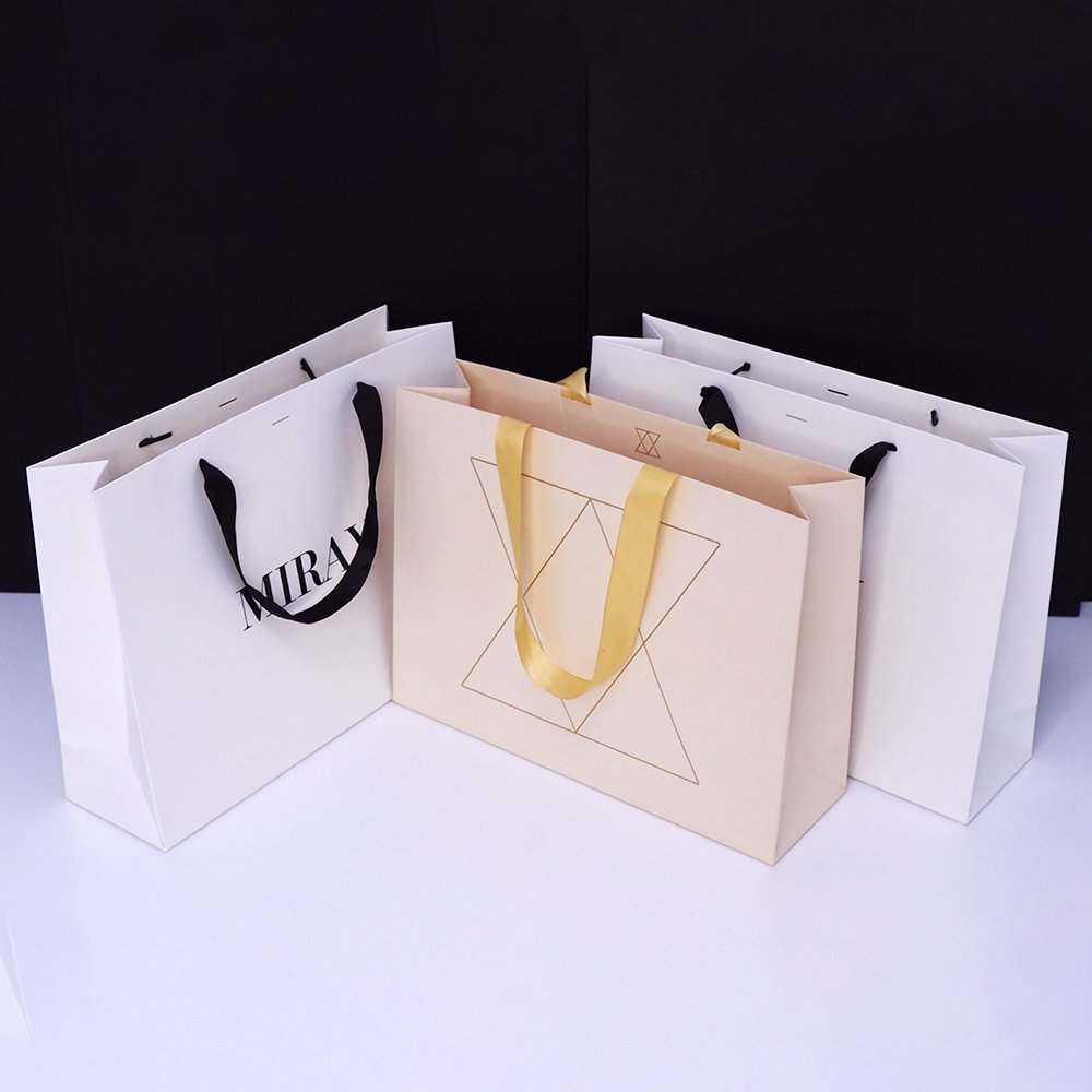 Custom Logo Paper Bag Clothing Gift Packaging Shopping Paper Bag with Ribbon