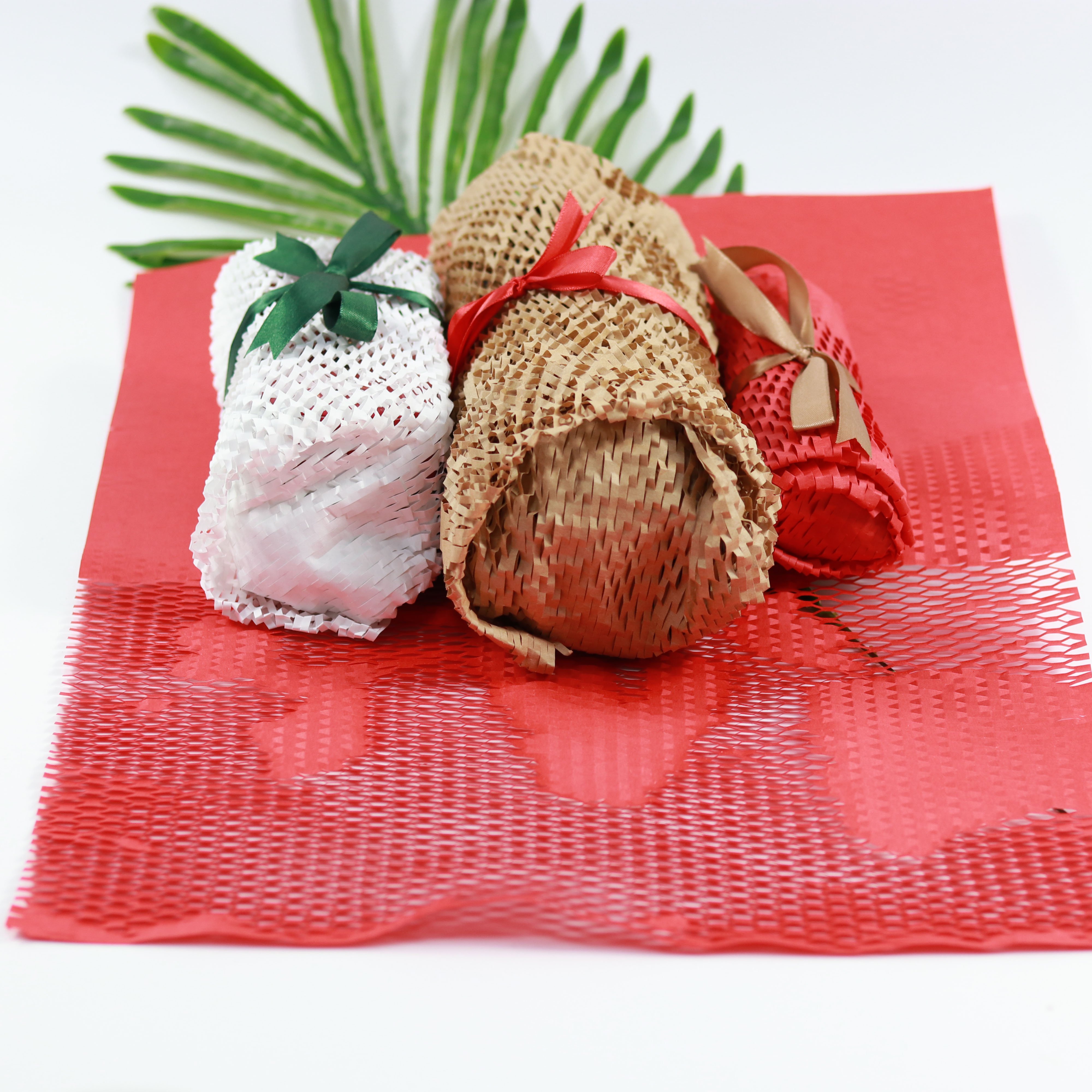 Red 80gsm packaging paper honeycomb cushioning wrap paper roll Eco-friendly kraft paper for gift moving packing