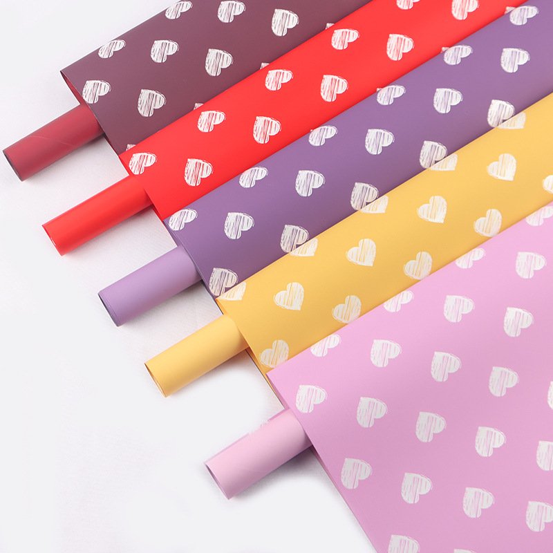 Fall in Color In Stock High Grade Thick Packaging Paper For Gift Waterproof Small Heart Printing Wrapping Paper