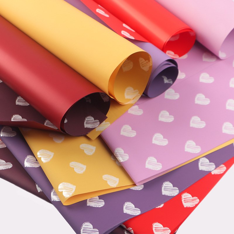 Fall in Color In Stock High Grade Thick Packaging Paper For Gift Waterproof Small Heart Printing Wrapping Paper
