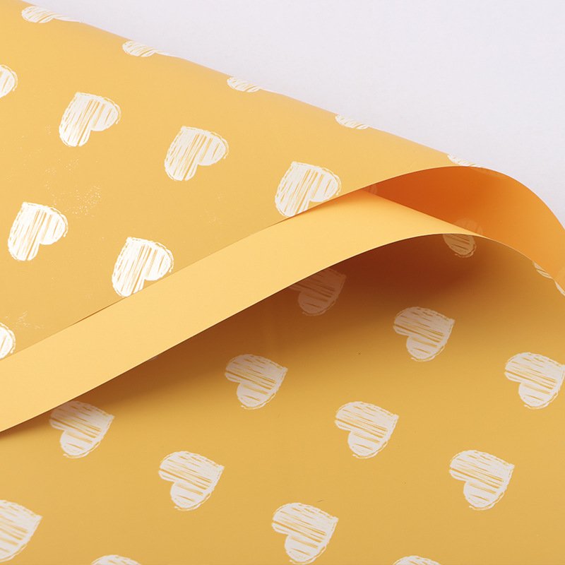 Fall in Color In Stock High Grade Thick Packaging Paper For Gift Waterproof Small Heart Printing Wrapping Paper