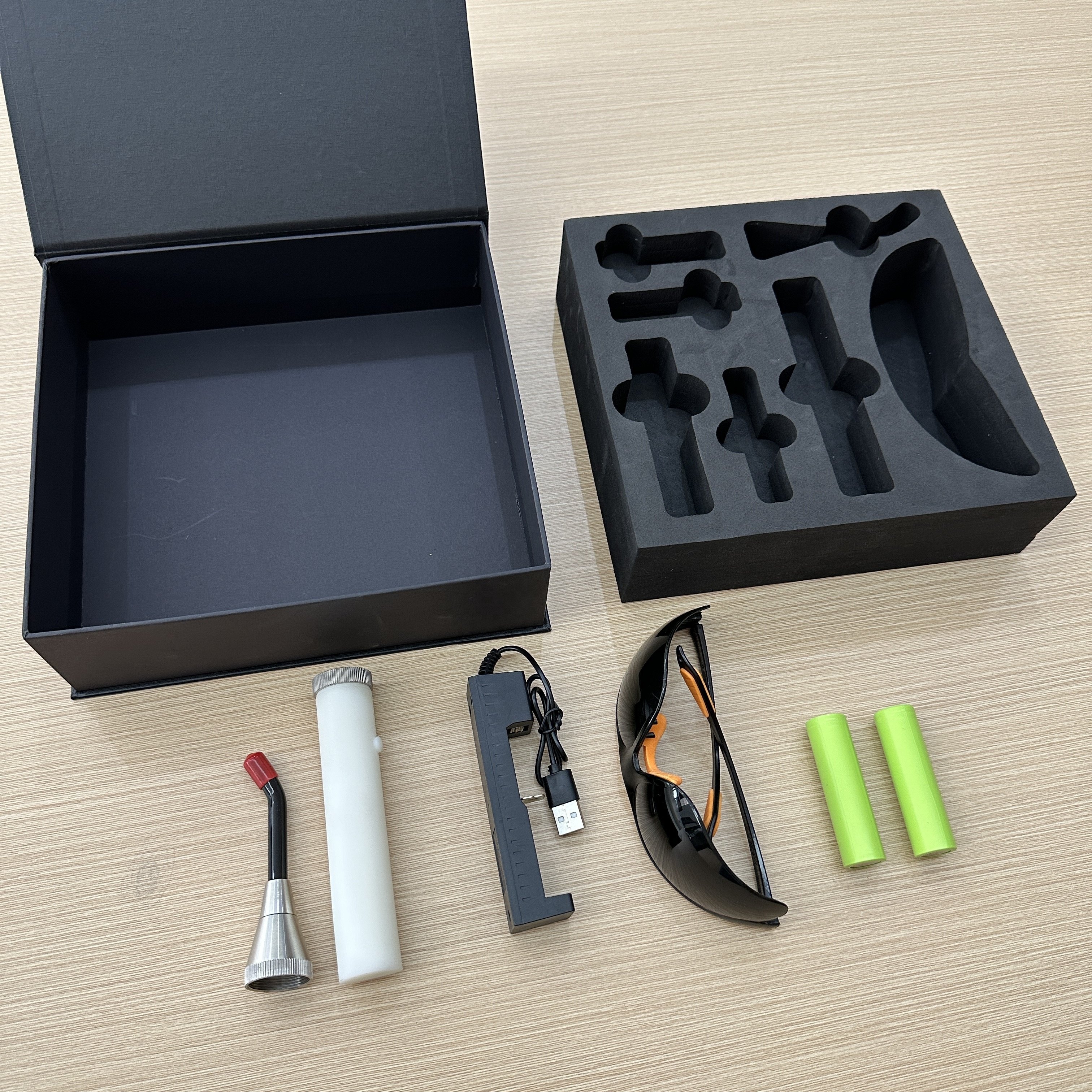 Custom Logo Magnetic Closure Cardboard Gift Box Packaging Box With foam insert paper box