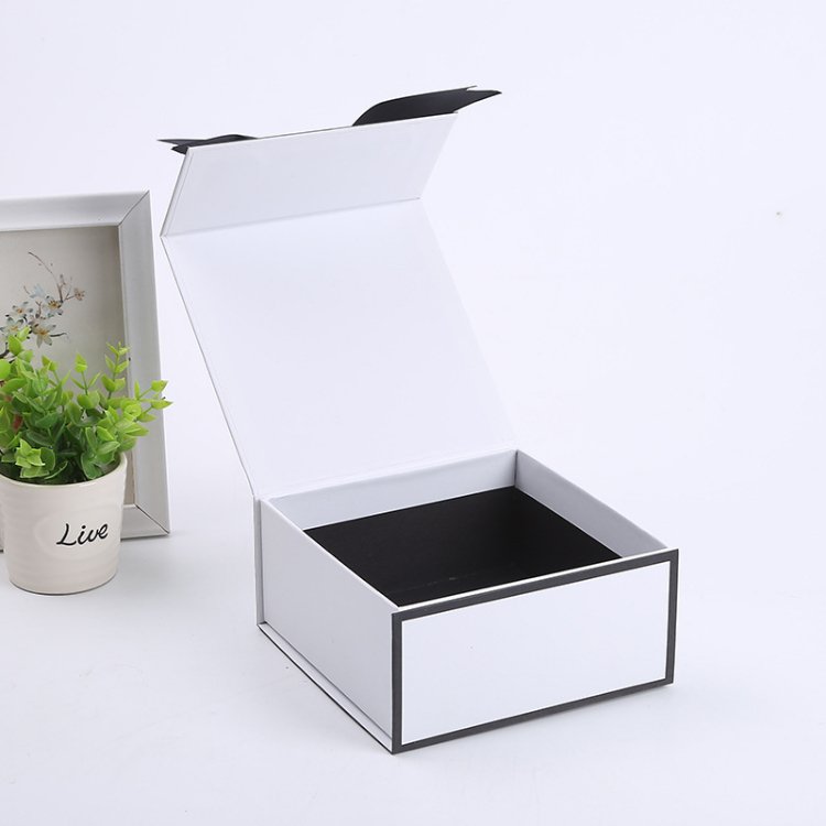 Custom Magnetic Decorative Gift Box with Lid / Large Cardboard White and Black