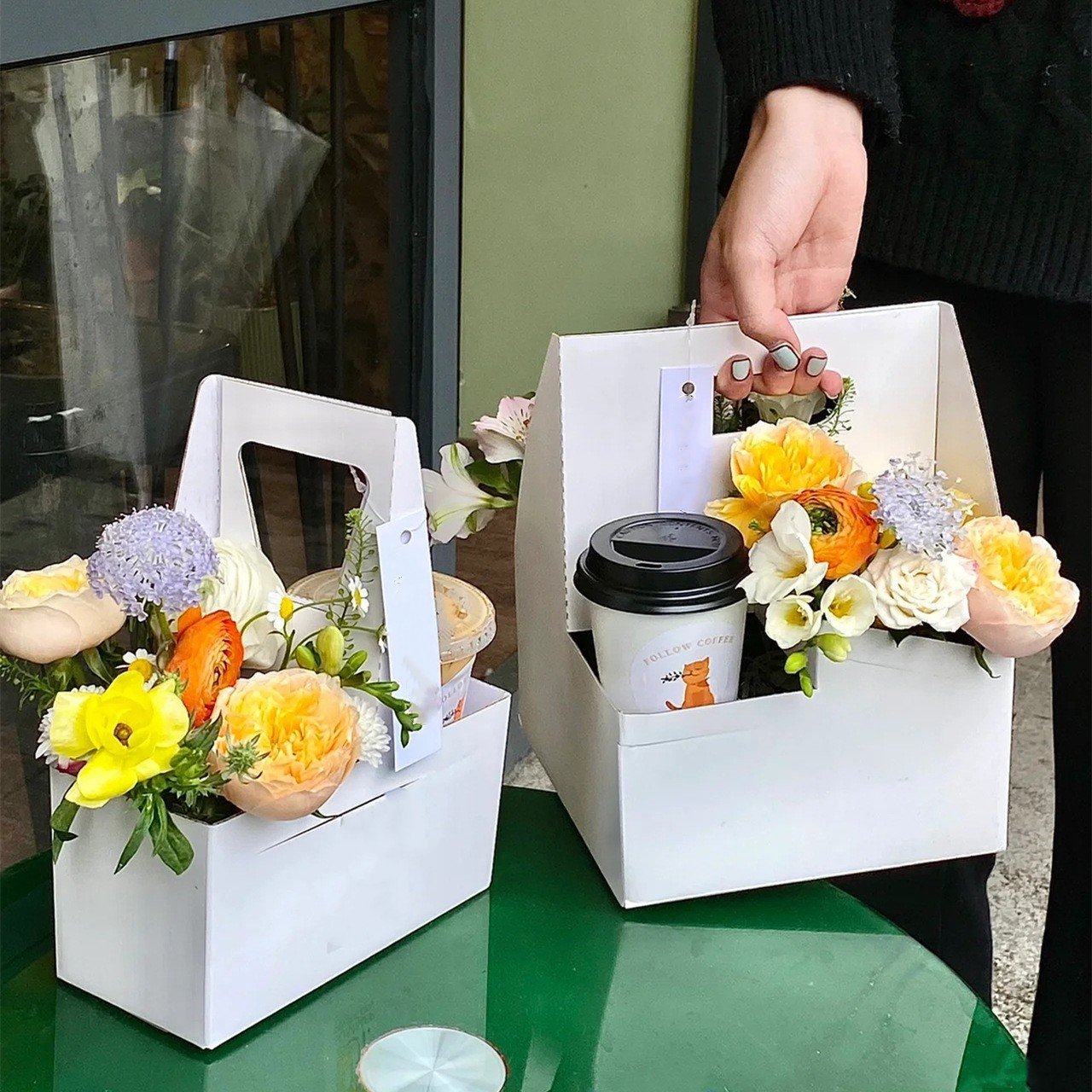 Portable Flower Arrangement Box Kraft Paper Takeaway Dessert Cake Coffee Milk Tea Packaging Flower Box for Gift