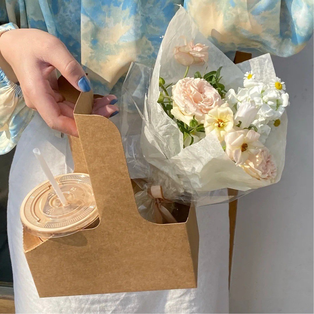 Portable Flower Arrangement Box Kraft Paper Takeaway Dessert Cake Coffee Milk Tea Packaging Flower Box for Gift