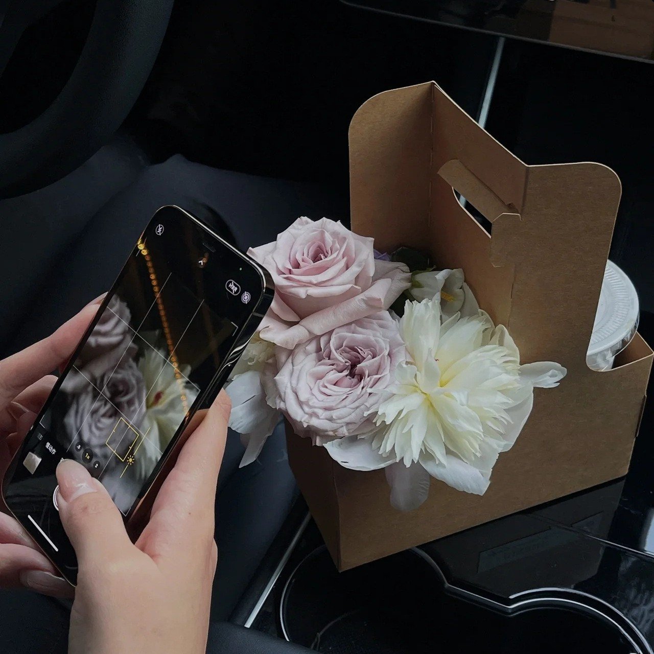 Portable Flower Arrangement Box Kraft Paper Takeaway Dessert Cake Coffee Milk Tea Packaging Flower Box for Gift