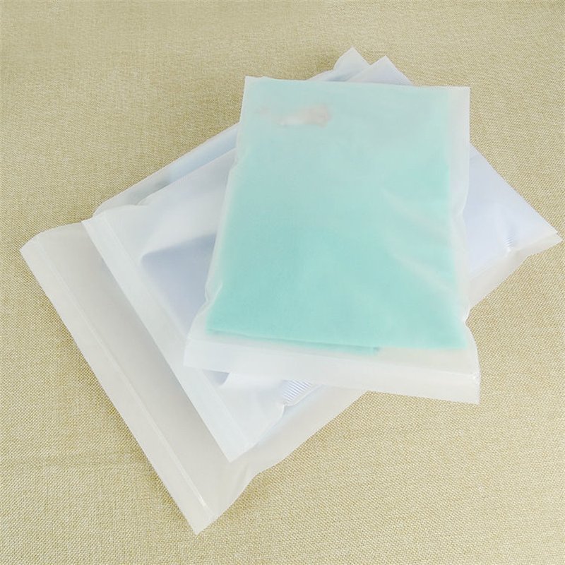 Custom Designed Zipper Plastic Clothing Packaging Low MOQ Stand-Up Pouches PE & PP Material for Food & Printing Products