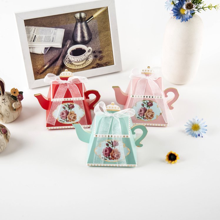 2017 hot sale kettle shape luxury wedding favor gift candy box with silk ribbon