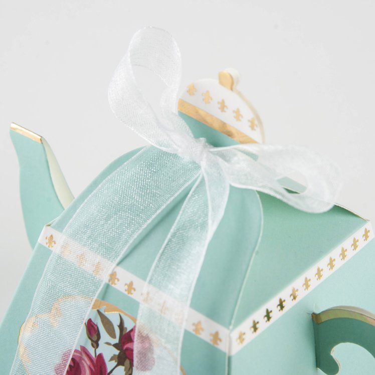 2017 hot sale kettle shape luxury wedding favor gift candy box with silk ribbon