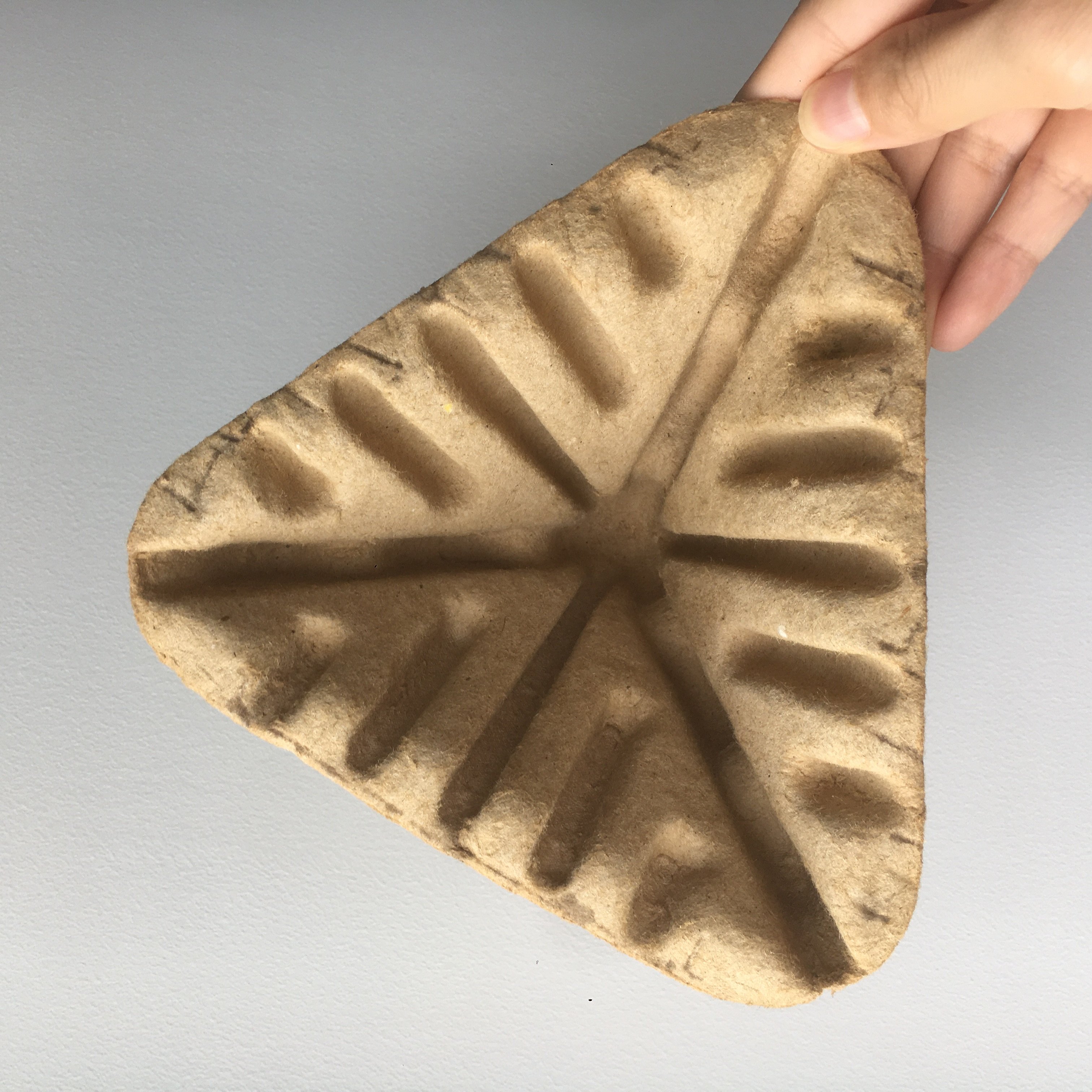 Custom protective biodegradable corner protector pulp tray packaging for furnishure shipping protection