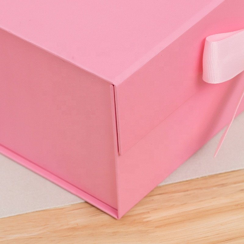 Custom Designed Magnetic Closure Rigid Cardboard Paper Carton Glossy UV Rigid Paper Box Cosmetic Clothing Packing Foil